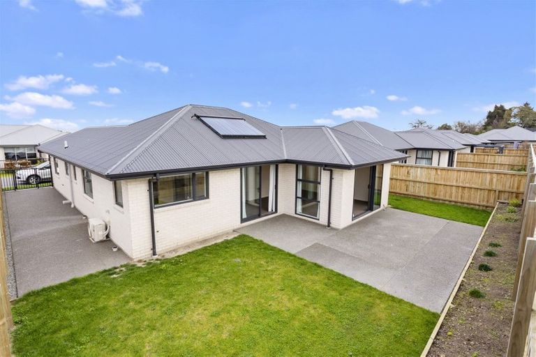 Photo of property in 17 Tutton (pvt) Mews, Rangiora, 7400