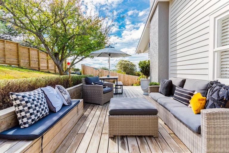 Photo of property in 15 Camelot Place, Glenfield, Auckland, 0629