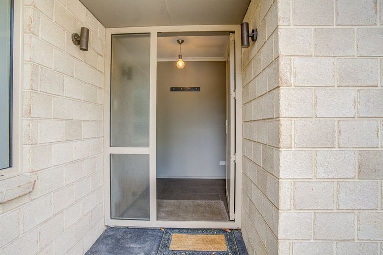 Photo of property in 19 Burns Street, Milton, 9220