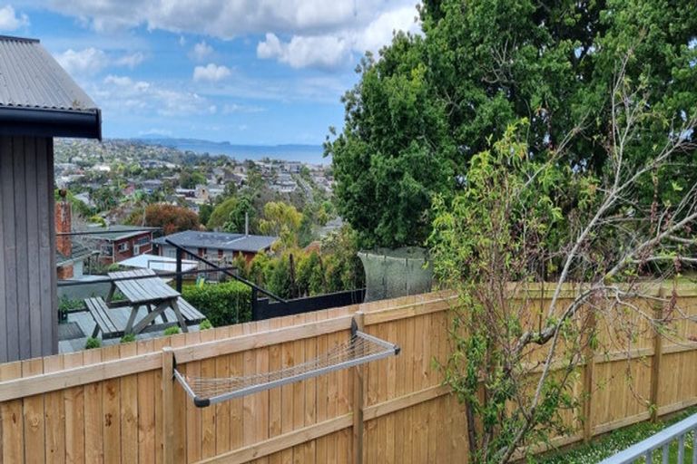 Photo of property in 124 Browns Bay Road, Rothesay Bay, Auckland, 0630