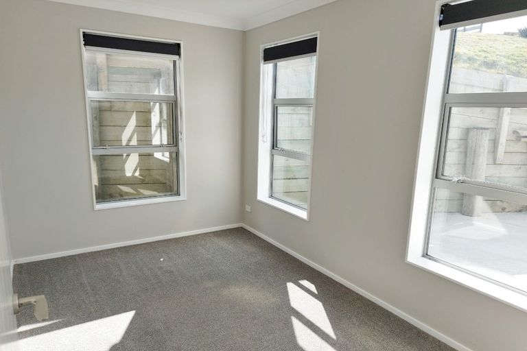 Photo of property in 31 Percy Kinsman Crescent, Riverstone Terraces, Upper Hutt, 5018