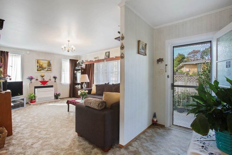 Photo of property in 70 Lake Road, Northcote, Auckland, 0627