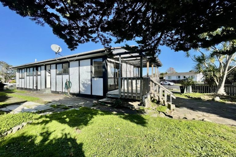 Photo of property in 2 Massine Place, Randwick Park, Auckland, 2105