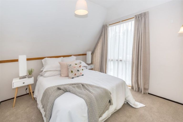 Photo of property in 76b Memorial Avenue, Ilam, Christchurch, 8053