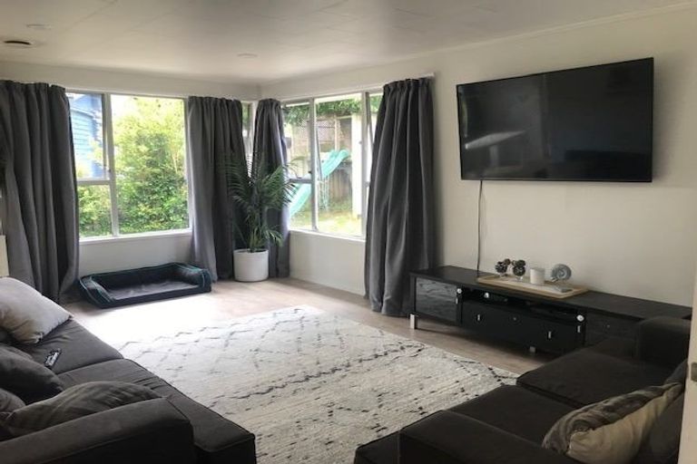 Photo of property in 77 Brian Crescent, Stanmore Bay, Whangaparaoa, 0932