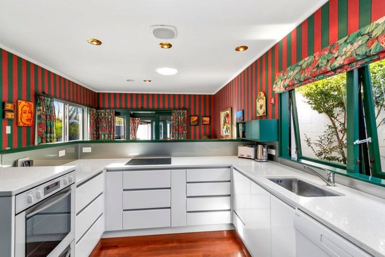 Photo of property in 6 Golf Road, Heretaunga, Upper Hutt, 5018