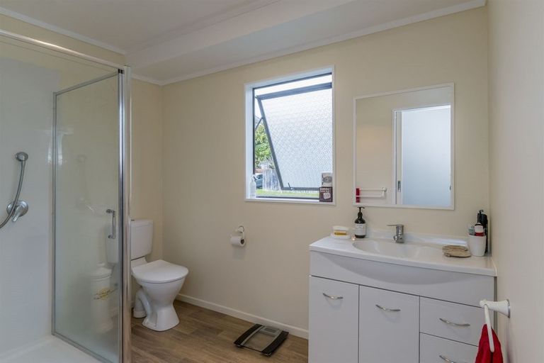 Photo of property in 13 Atarau Grove, Paraparaumu, 5032