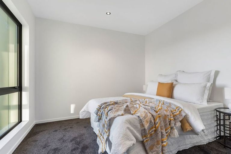 Photo of property in 33 Karaka Village Parade, Karaka, 2580