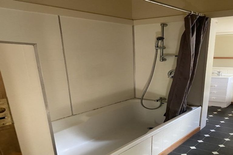 Photo of property in 122 Old Farm Road, Hamilton East, Hamilton, 3216