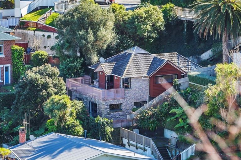 Photo of property in 48 Tio Tio Road, Miramar, Wellington, 6022