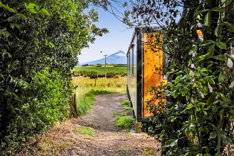 Photo of property in 150 Wirihana Road, Hawera, 4674