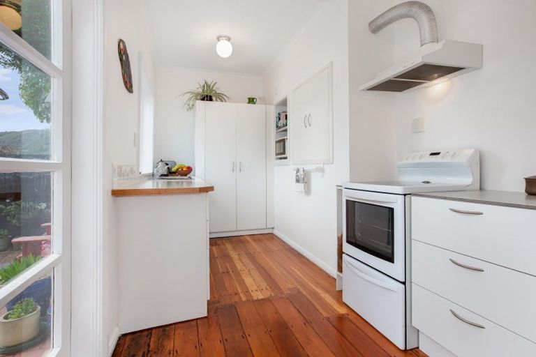 Photo of property in 22 Tawa Street, Eastbourne, Lower Hutt, 5013