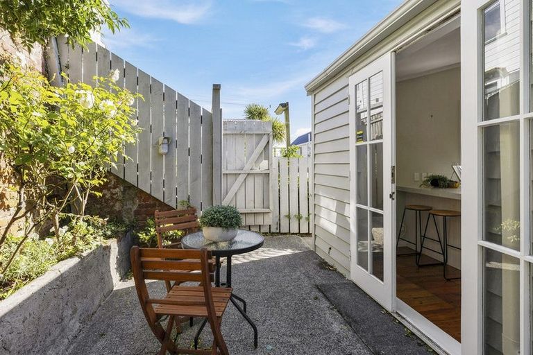 Photo of property in 18 Carrington Street, Mount Cook, Wellington, 6021