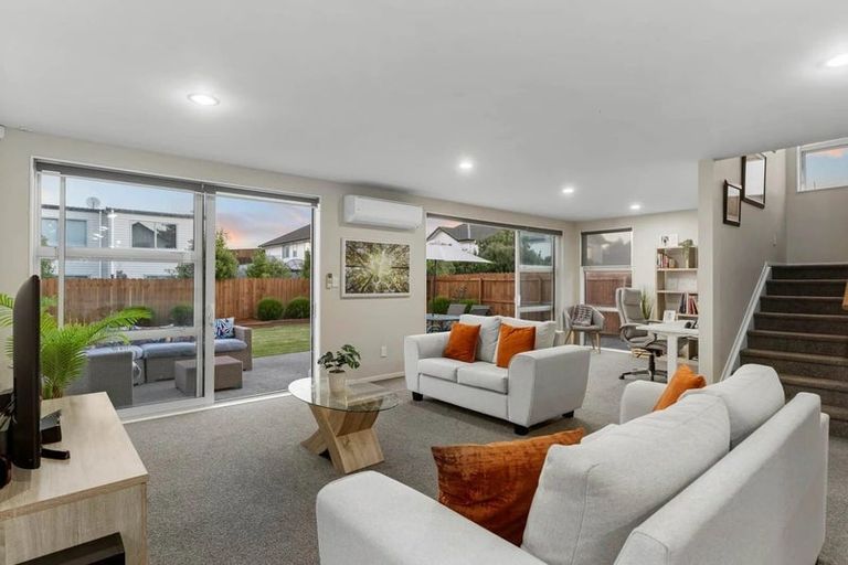 Photo of property in 28 Phar Lap Crescent, Takanini, 2112