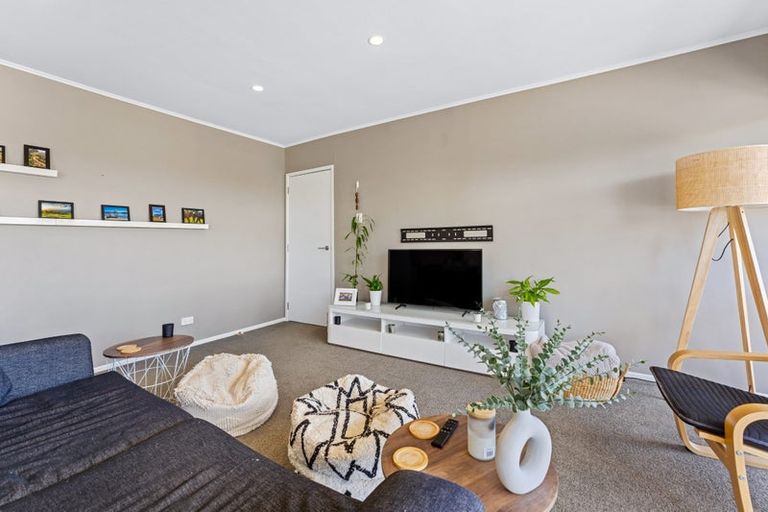 Photo of property in 21 Seon Place, Birkdale, Auckland, 0626