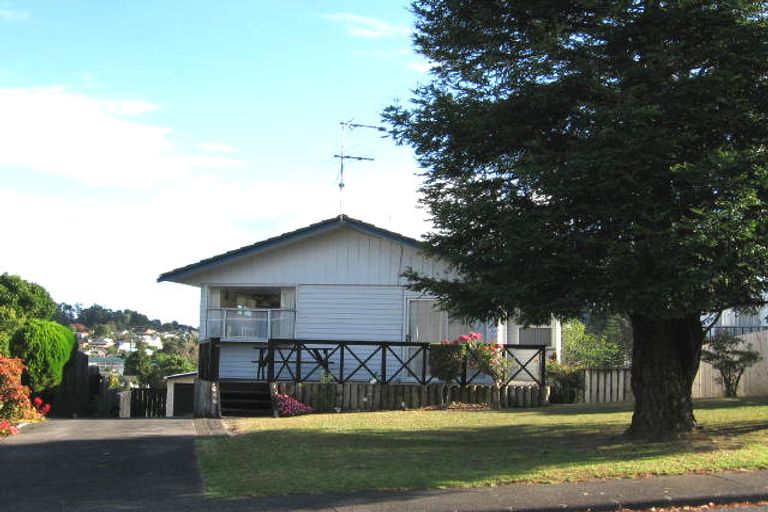 Photo of property in 90 Lantana Road, Green Bay, Auckland, 0604