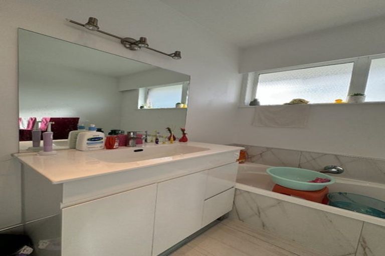 Photo of property in 3 Riverina Avenue, Pakuranga, Auckland, 2010