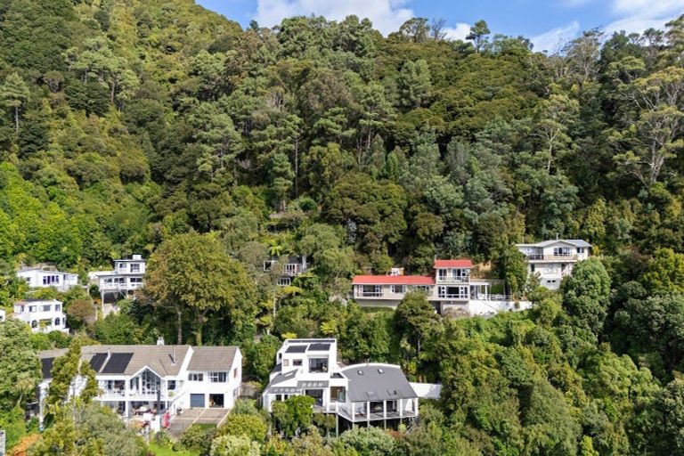 Photo of property in 52 Walter Road, Lowry Bay, Lower Hutt, 5013