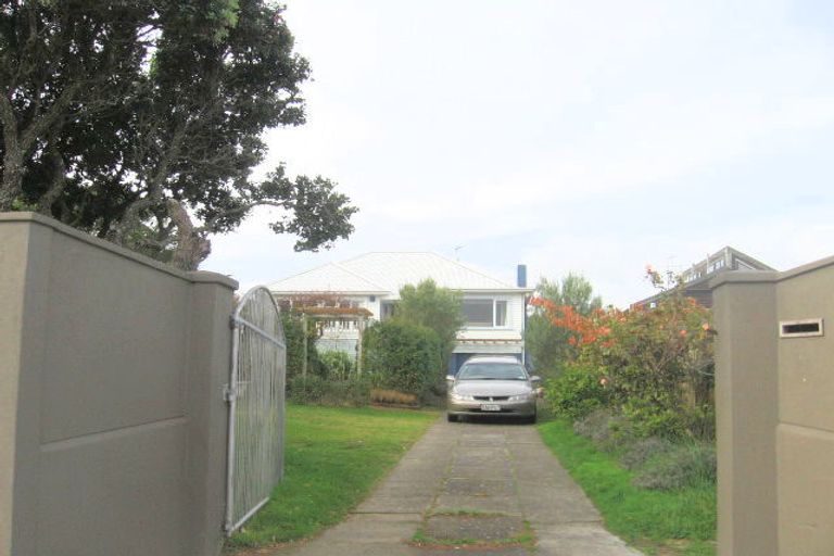 Photo of property in 8 Mana Esplanade, Paremata, Porirua, 5026