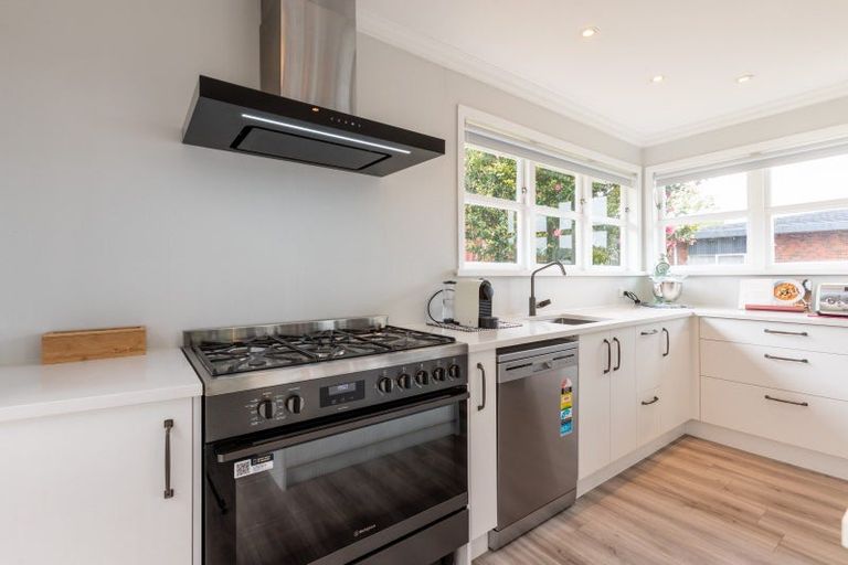 Photo of property in 77 Fergusson Street, Woodville, 4920