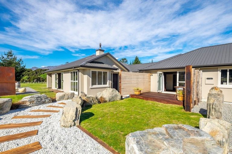 Photo of property in 136 Te Awa Road, Albert Town, Wanaka, 9382