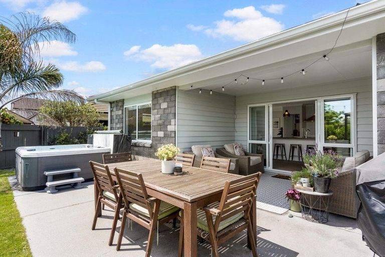 Photo of property in 18 Excelsa Place, Papamoa Beach, Papamoa, 3118