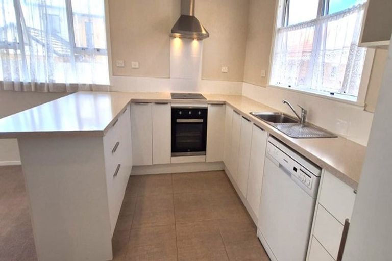 Photo of property in 62 Waimumu Road, Massey, Auckland, 0614