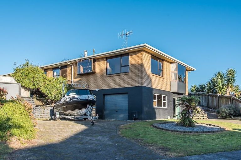 Photo of property in 5 Chilton Drive, Paraparaumu, 5032