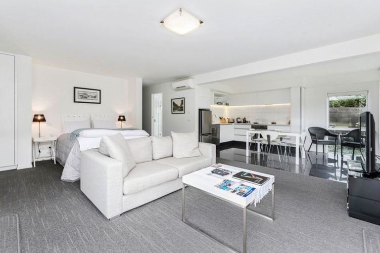 Photo of property in 33 Sargood Drive, Wanaka, 9305