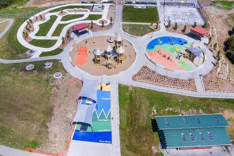 Photo of property in 23 Merv Clarke Lane, Massey, Auckland, 0614