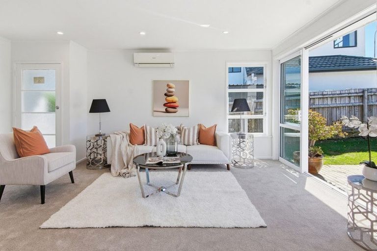 Photo of property in 1/862 East Coast Road, Northcross, Auckland, 0630