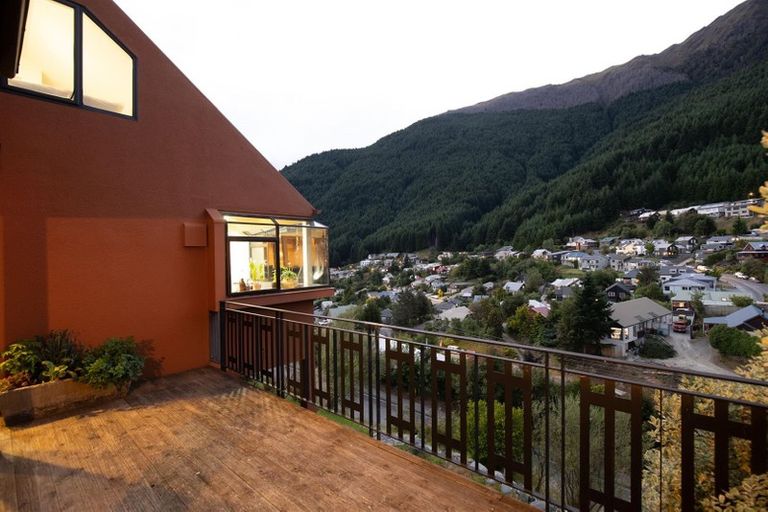 Photo of property in 1 Pine Lane, Sunshine Bay, Queenstown, 9300