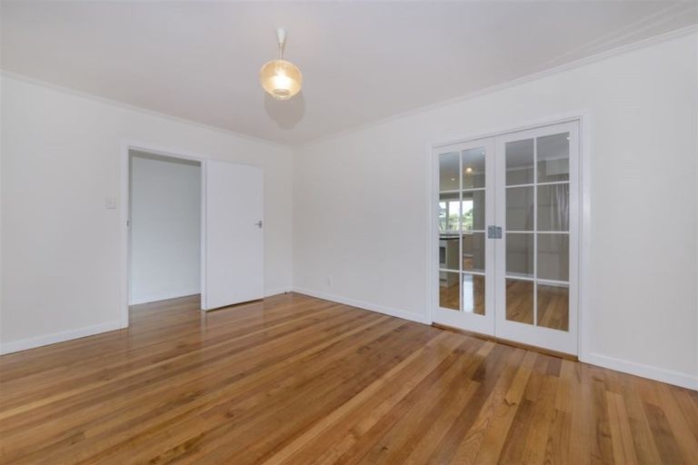 Photo of property in 15 Waione Avenue, Te Atatu Peninsula, Auckland, 0610