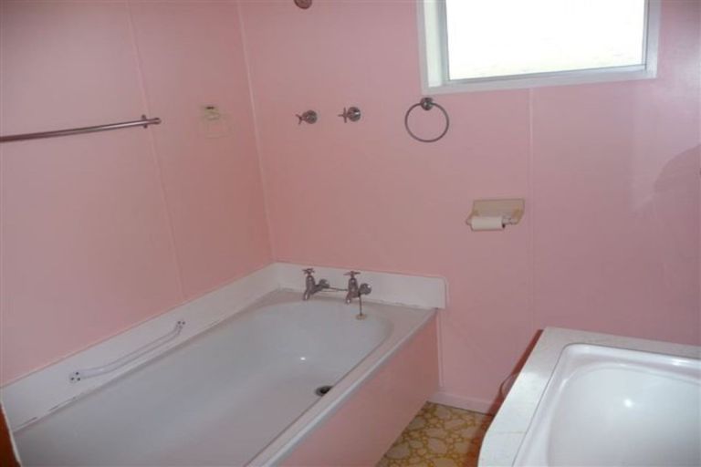 Photo of property in 2/105 Heretaunga Street, Palmerston North, 4414