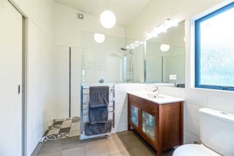 Photo of property in 32 Hanham Road, Kumeu, 0891