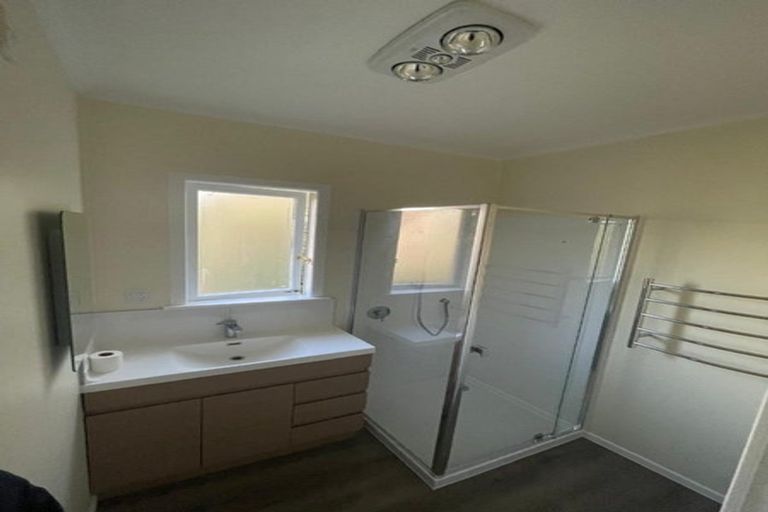 Photo of property in 141 Glenfield Road, Hillcrest, Auckland, 0626