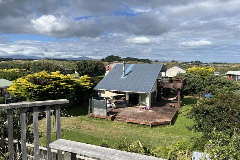 Photo of property in 17 James Street, Waikawa Beach, Levin, 5573