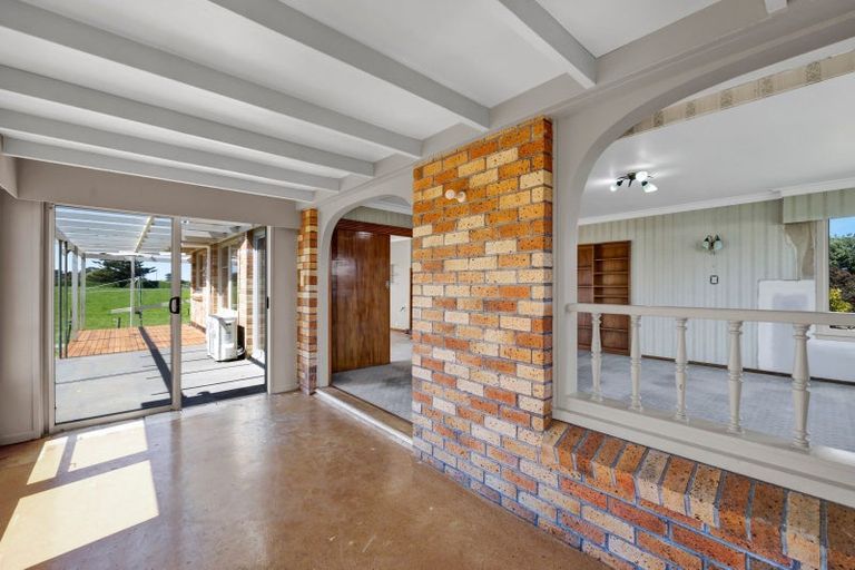 Photo of property in 1904 South Road, Kaupokonui, 4678