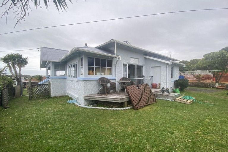 Photo of property in 17 Birdwood Avenue, Moturoa, New Plymouth, 4310