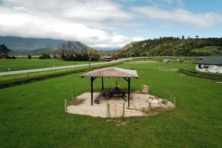 Photo of property in 31 Bridge Street, Karamea, 7893
