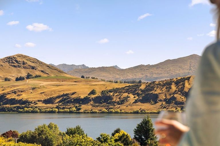 Photo of property in 16 Hayes View Lane, Lake Hayes, Queenstown, 9371