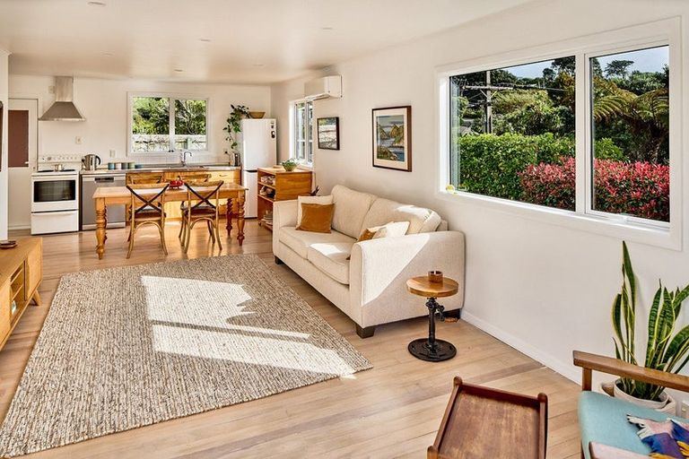 Photo of property in 122 Muri Road, Pukerua Bay, 5026