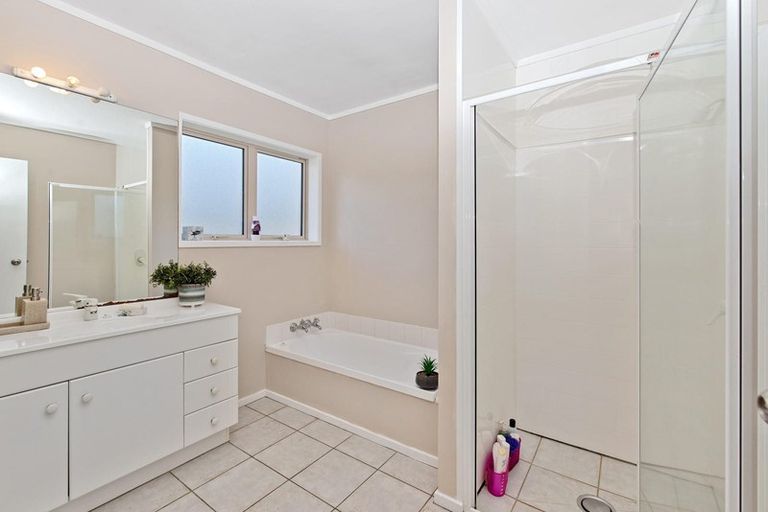 Photo of property in 127b Parrs Cross Road, Glen Eden, Auckland, 0612