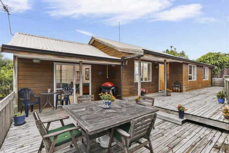 Photo of property in 2/23 Duncan Avenue, Te Atatu South, Auckland, 0610