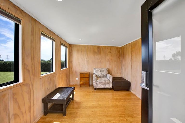 Photo of property in 135 Sealy Road, Omata, New Plymouth, 4374