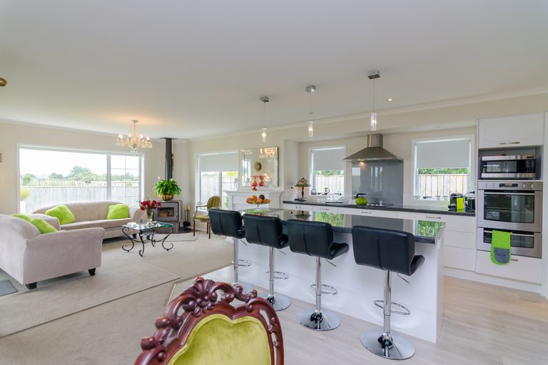 Photo of property in 10 Feist Street, Carterton, 5713