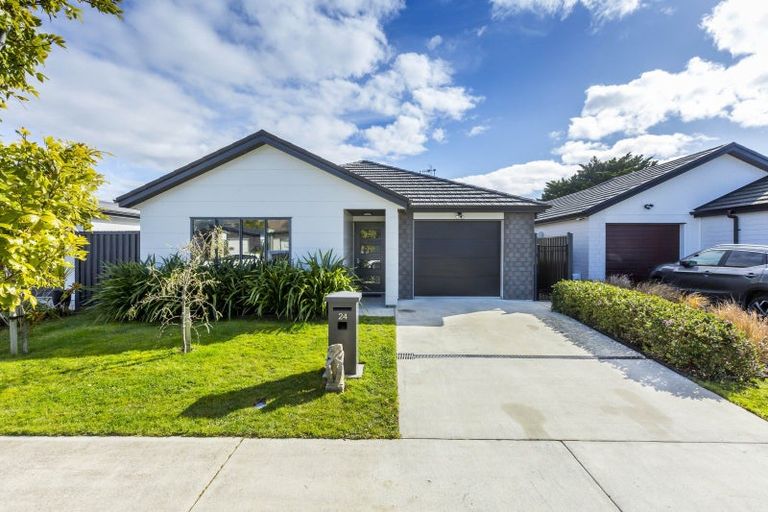 Photo of property in 24 Te Kaeaea Crescent, Wallaceville, Upper Hutt, 5018