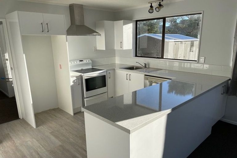 Photo of property in 63 Percy Dyett Drive, Karori, Wellington, 6012