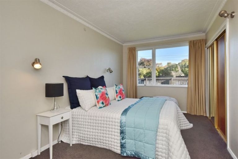 Photo of property in 16 Bateman Avenue, Bryndwr, Christchurch, 8053