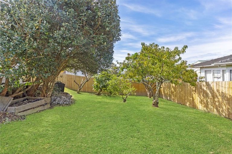 Photo of property in 15 Camelot Place, Glenfield, Auckland, 0629